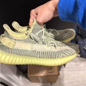 Yeezys Mens size 8